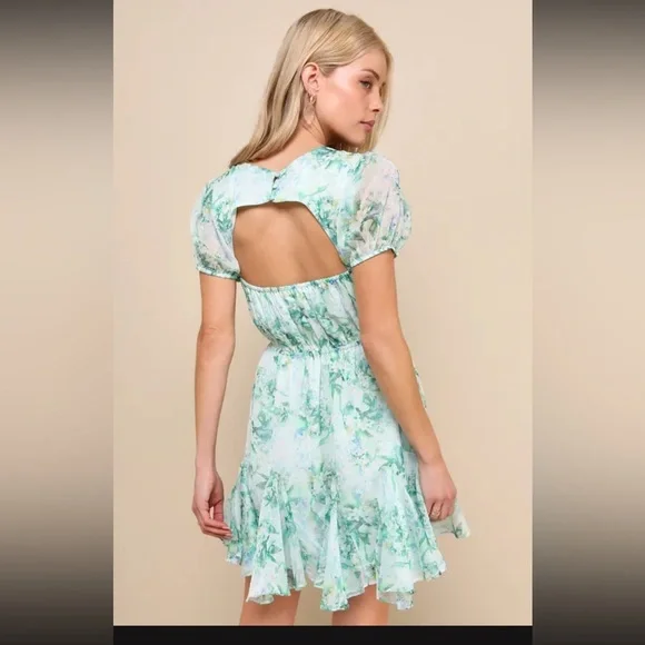 ❤️‍🔥BOGO free Lulu’s Adored Light Green Floral Pastel Cutout Mini Dress Puff - Picture 2 of 3
